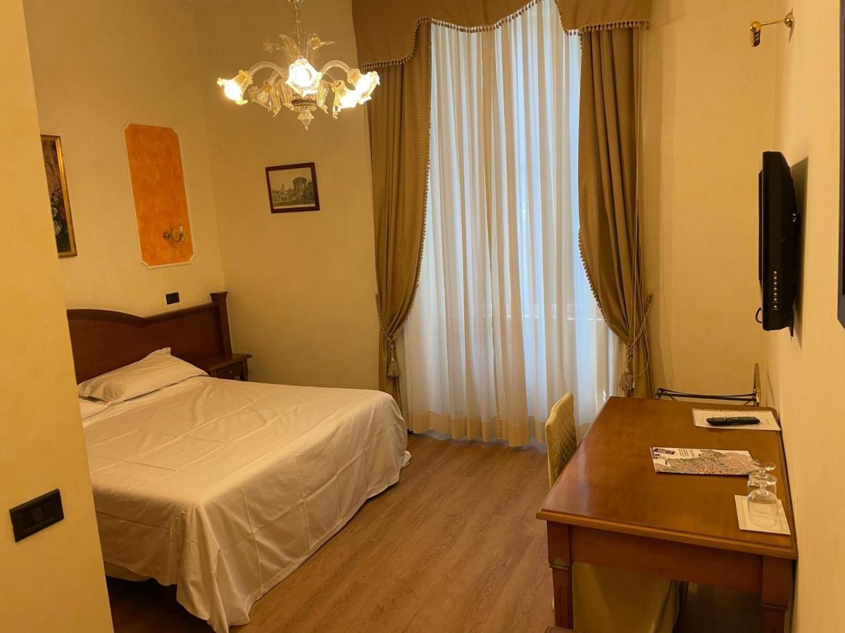 Le Petit Real Hotel Roma Ngoại thất bức ảnh